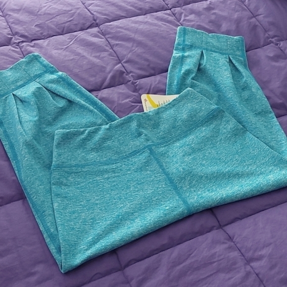 One Tooth Activewear Short - Picture 3 of 3